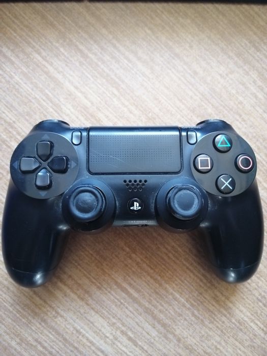 Konsola PlayStation 4. 500gb + gry, pad