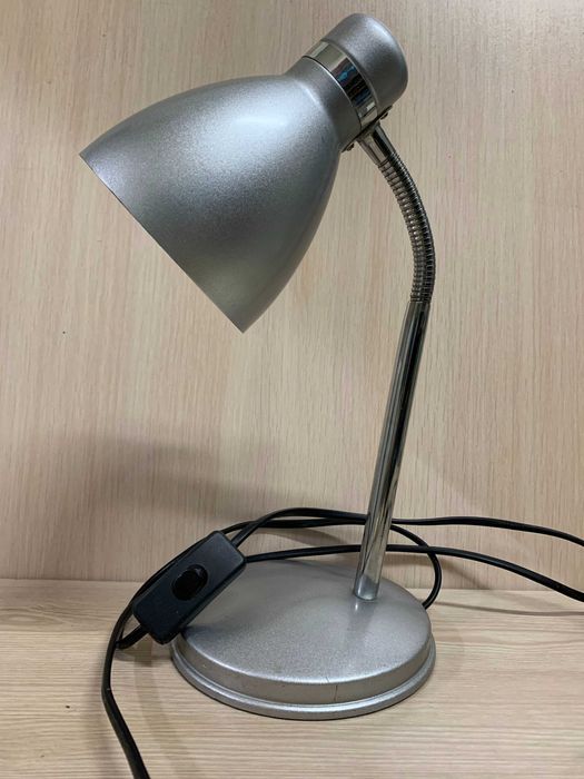 Лампи настільні від 220В