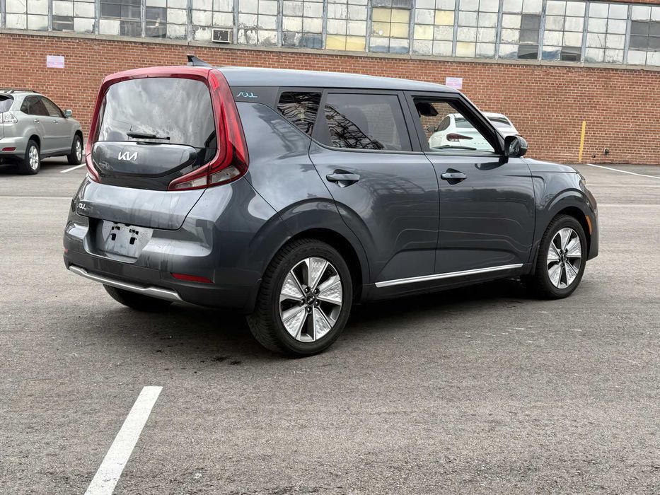 Kia Soul EV      2021