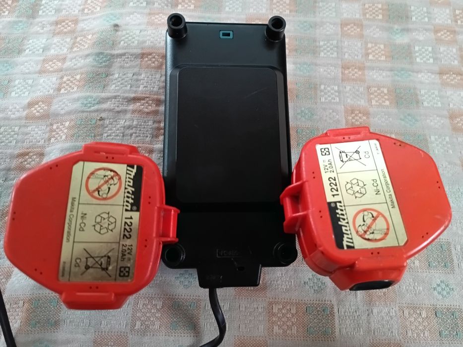 Зарядное устройство,аккумуляторы Makita