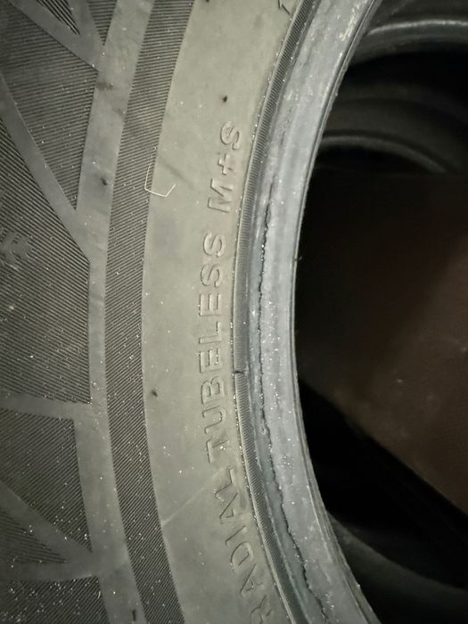 Шини зимові 235-65 R17  комплект 4 шт