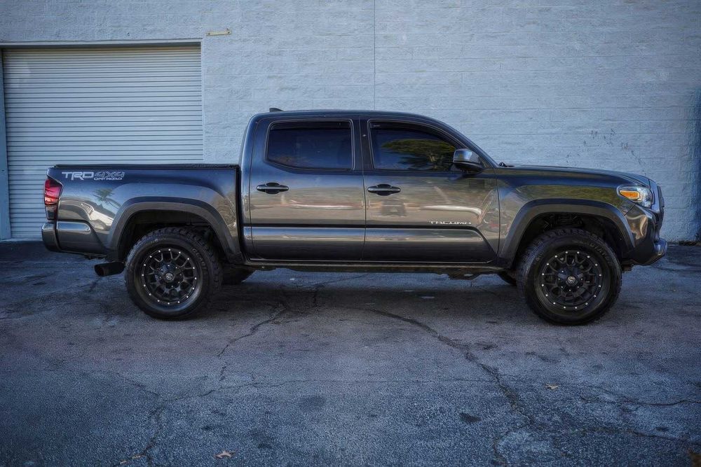 Toyota Tacoma      2019