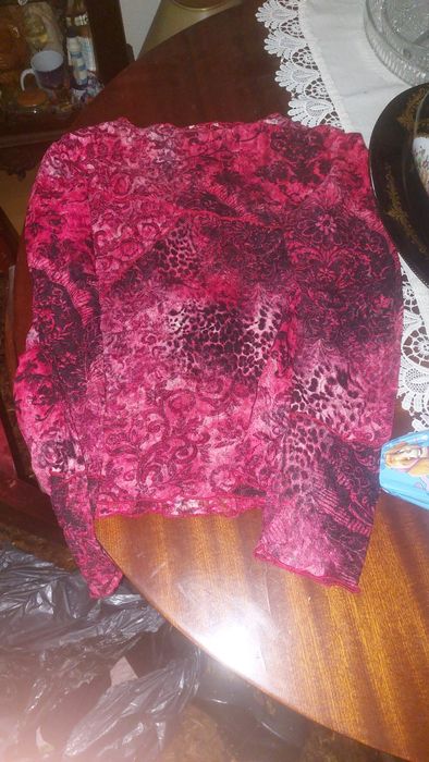 Roupa usada em bom estado