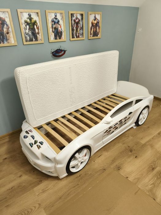 Łóżko samochód materac