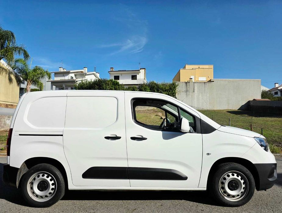 Opel Combo 2019 130cv - IVA Dedutível