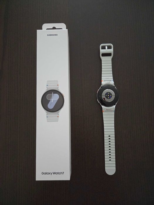 Smartwatch Samsung Galaxy Watch 7 44mm LTE (eSIM) Silver com Garantia