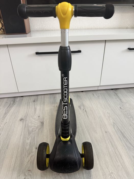 Продамо трьохколісний самокат Best Scooter 84377