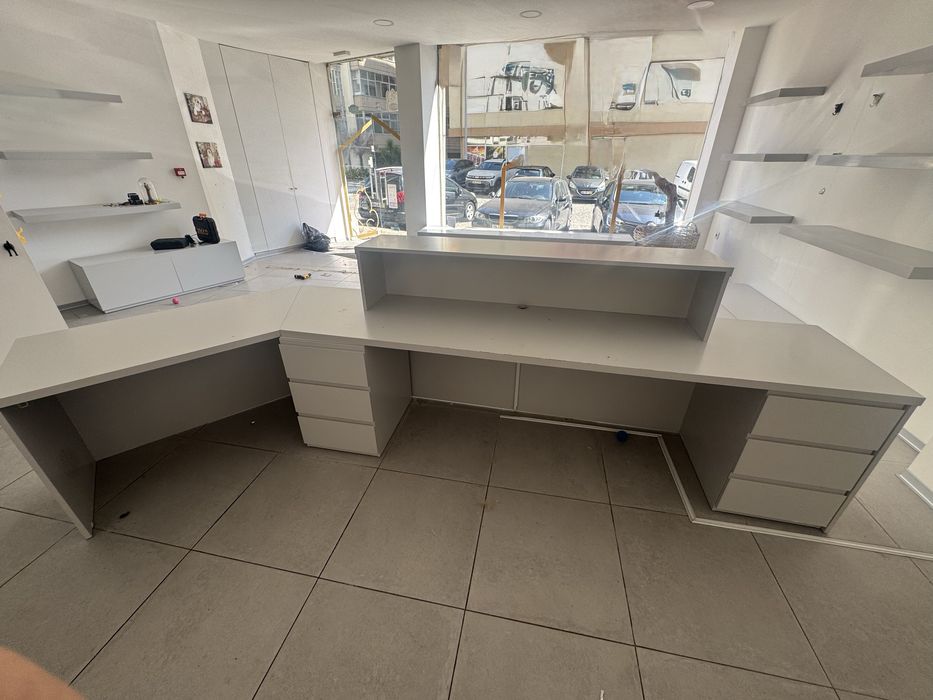 Balcão de Receção Moderno Branco – Excelente Estado