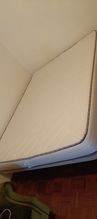 Cama casal+  colchão usada.