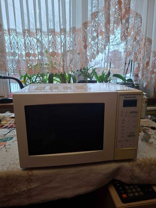 Продам мікрохвильову піч Panasonic