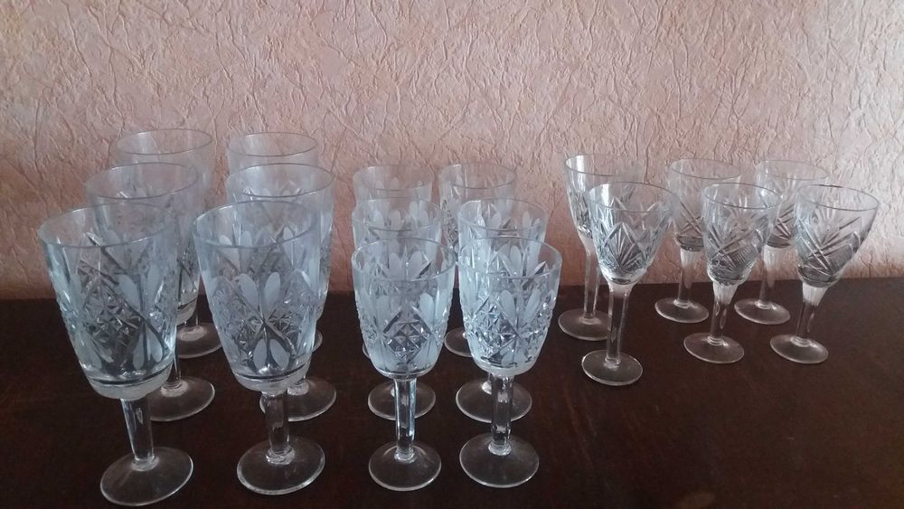 Хрусталь : вазы, пепельницы, рюмки и тд