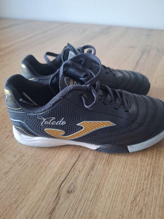 Sprzedam buty pilkarskie Joma.
