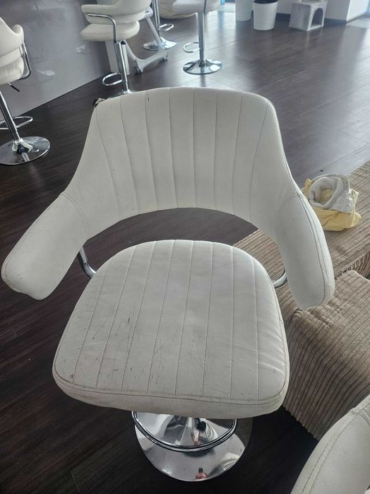 Продам 4 барні стільці бу. Білі