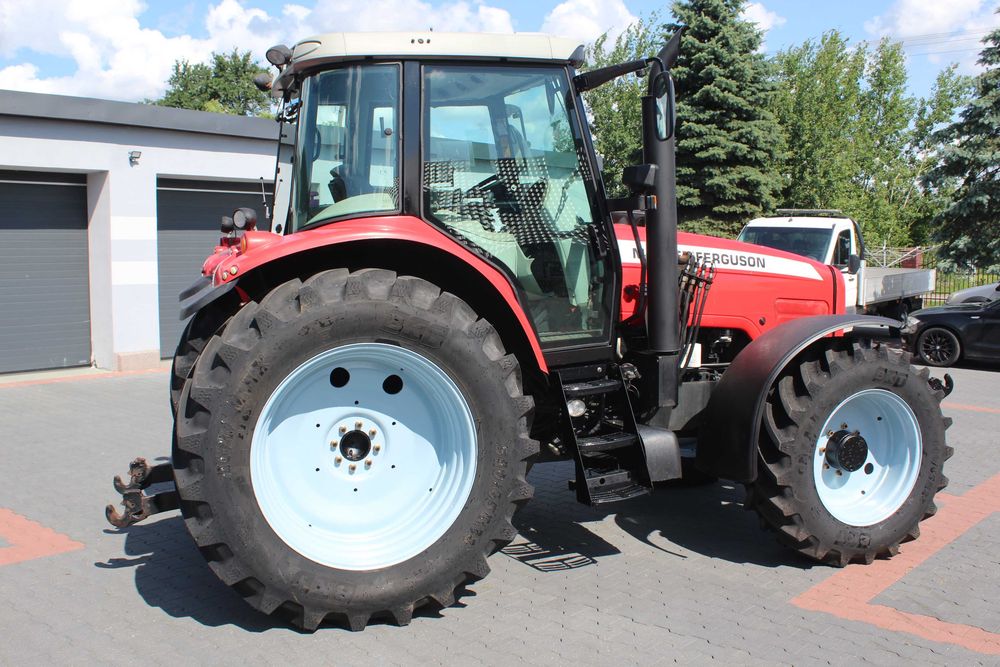 Ciągnik z Ładowaczem czołowym Tur Massey Fergusson 6475  z tuzem  6480