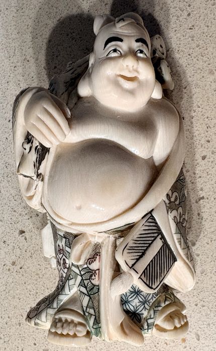Fantástica antiga escultura asiática de um Buda esculpida e assinada