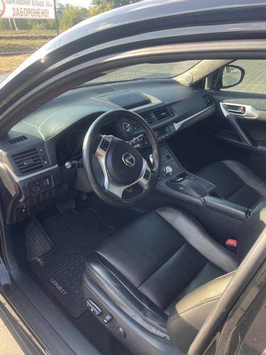 Lexus ct 200h 2013р