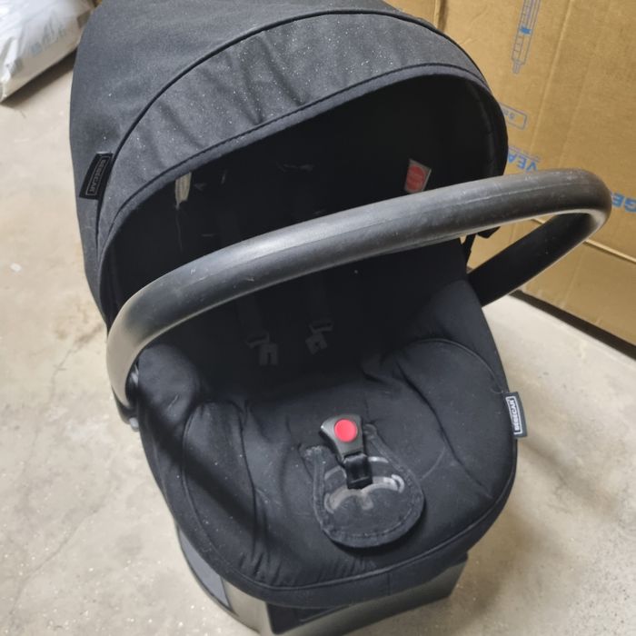 Cadeirinha de bebé BébéCar preta