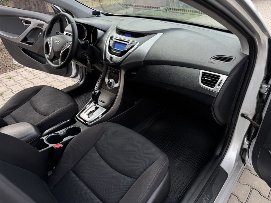 Продам машину Hyundai Elantra