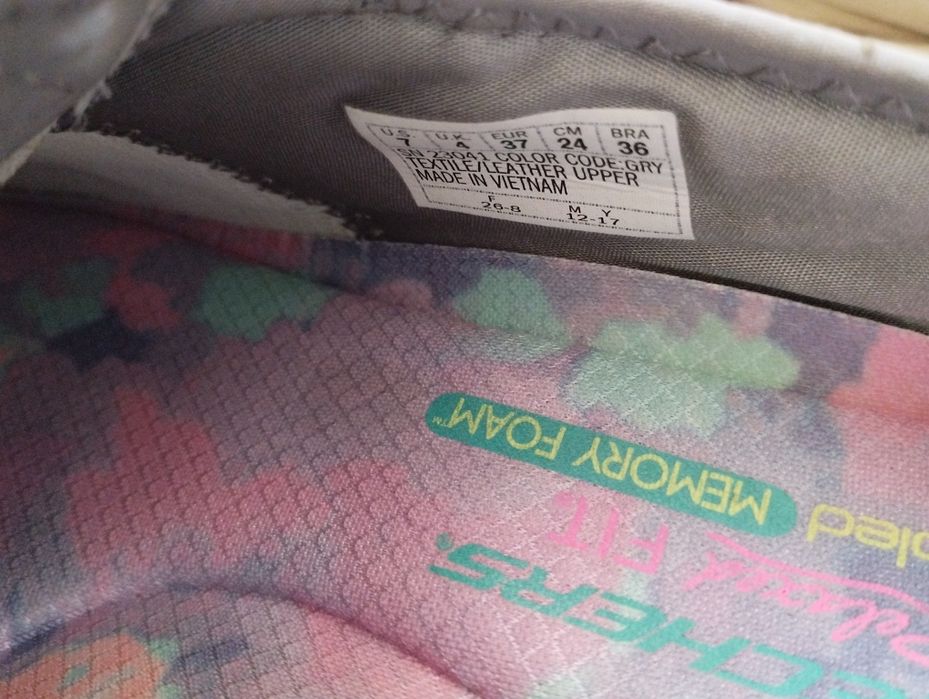 Кросівки Skechers. Розмір: 37