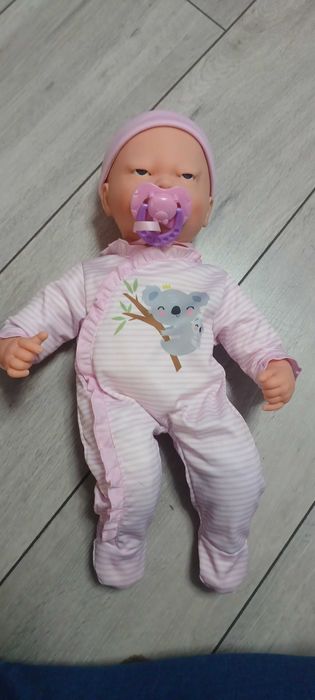 Lalka płaczącą ruszajaca buzią