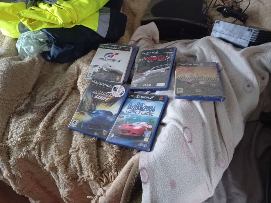 Vendo PS2 com 5 jogos