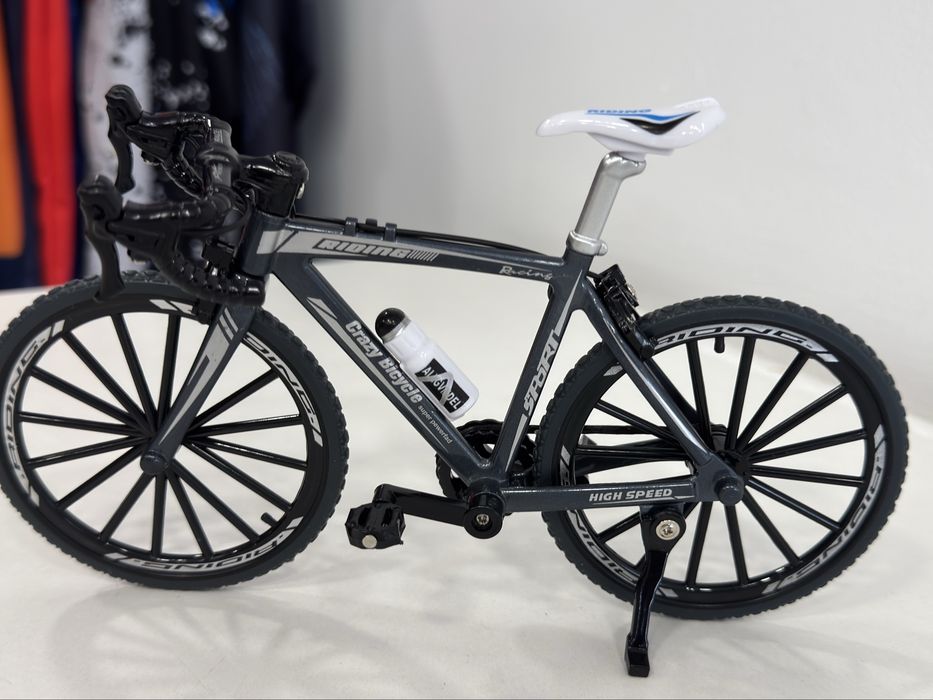 Bicicleta ciclista miniatura 1:12. Lindissima