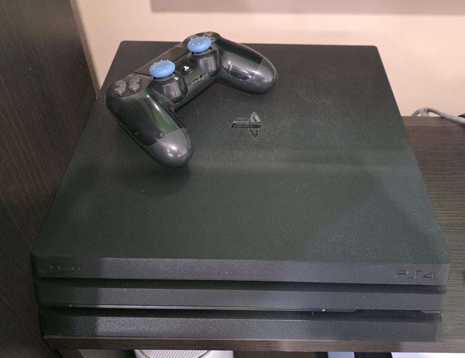 PlayStation 4 pro, pad, 17 gier + Xbox series S + pad