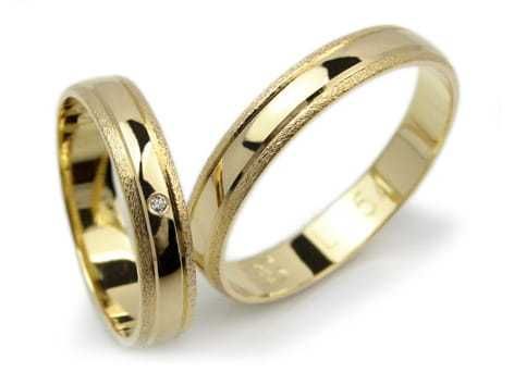 Obrączki ślubne z żółtego złota 375 półokrągłe z cyrkonią 4mm/GOLDRUN