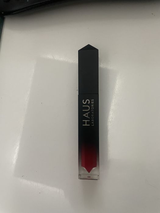 Pomadka płynna do ust Haus Laboratories