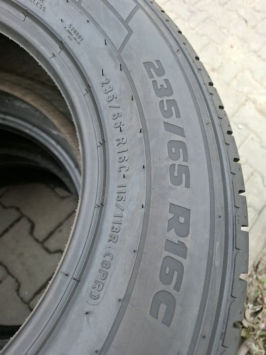 235/65/16C Pirelli CARRIER[S]