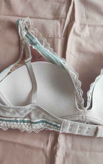 Intimissimi Biustonosz 70B beż z frędzlami akcenty w stylu boho 75B