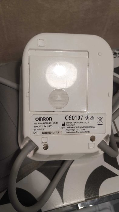 Ciśnieniomierz elektroniczny Omron M1 Plus z gruszką