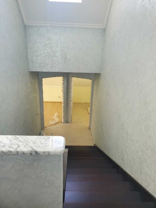Продам будинок 245 кв.м 2 поверхи, підвал Святошинський район