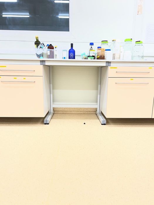 Meble laboratoryjne biurowe likwidacja