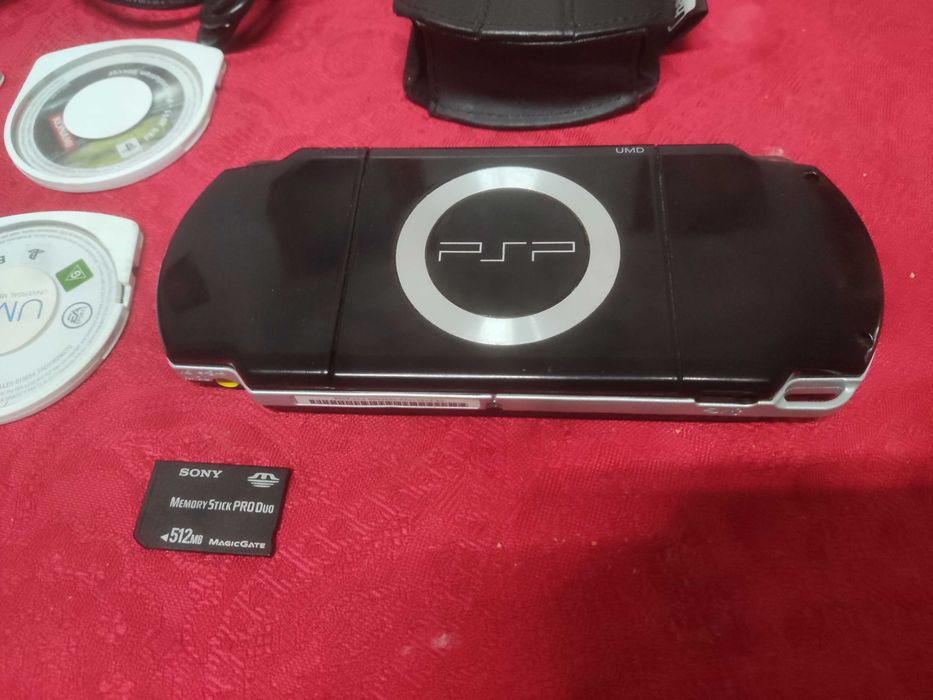 PSP 2004 - Playstation Portable - 4 jogos -capa e carregador