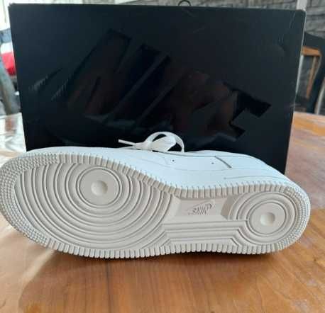 Nike Air Force 1 Low Supreme White r.41