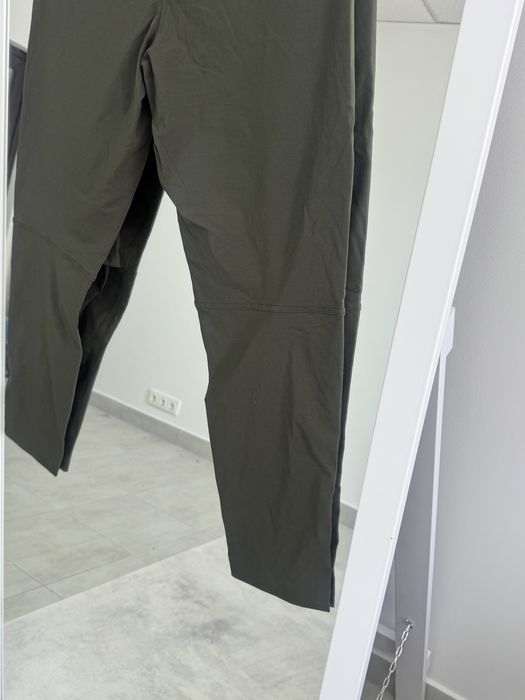 Нові Найк Nike Tech штани завужені стильні оливкові S розмір