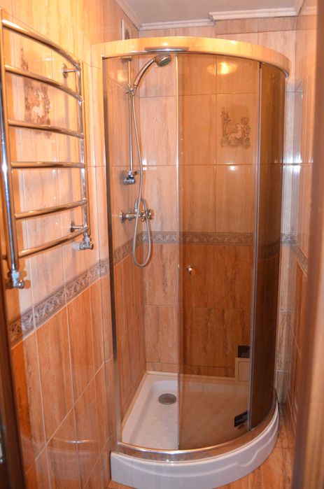 Кімнати подово,потижнево ЦЕНТР 400 грн.Надаємо звітні документи.