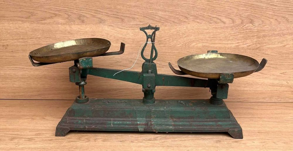 Balança de mesa antiga