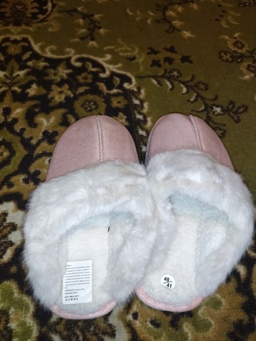 Кімнатні тапочки