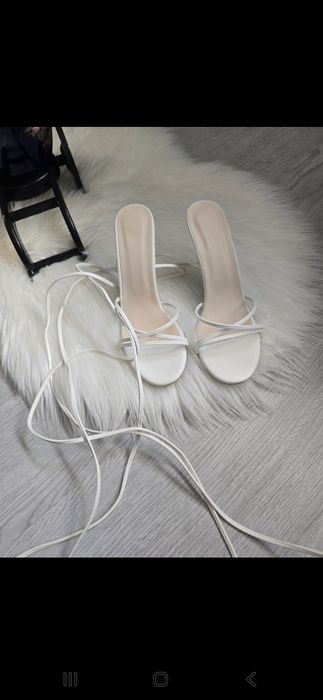 Szpilki damskie wiązane