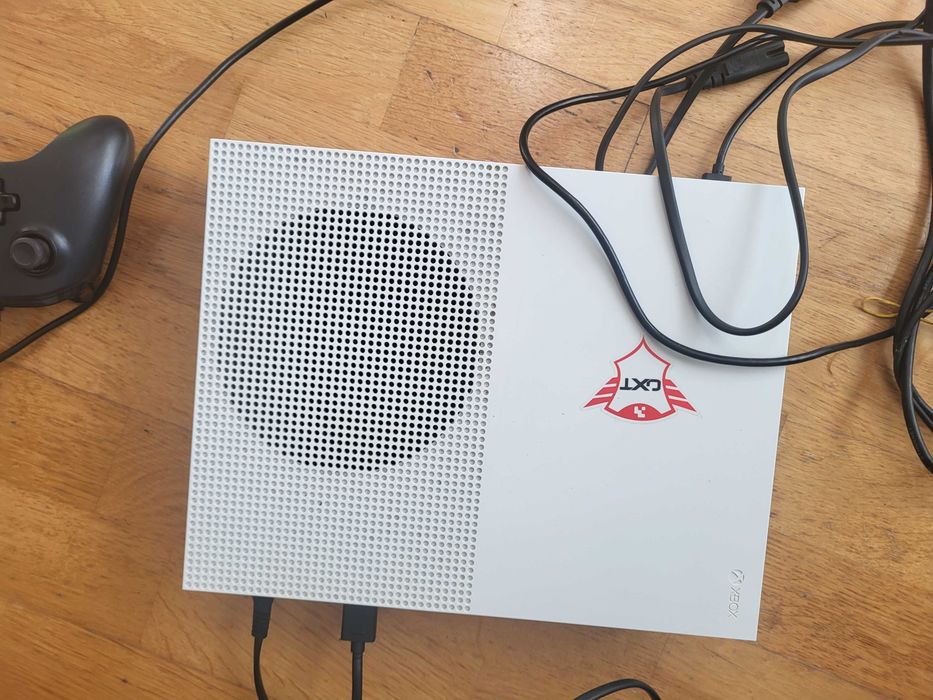 Xbox One S Digital 1TB + 6 Gier Stan Bdb