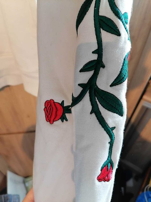 Męska biała bluza z różami