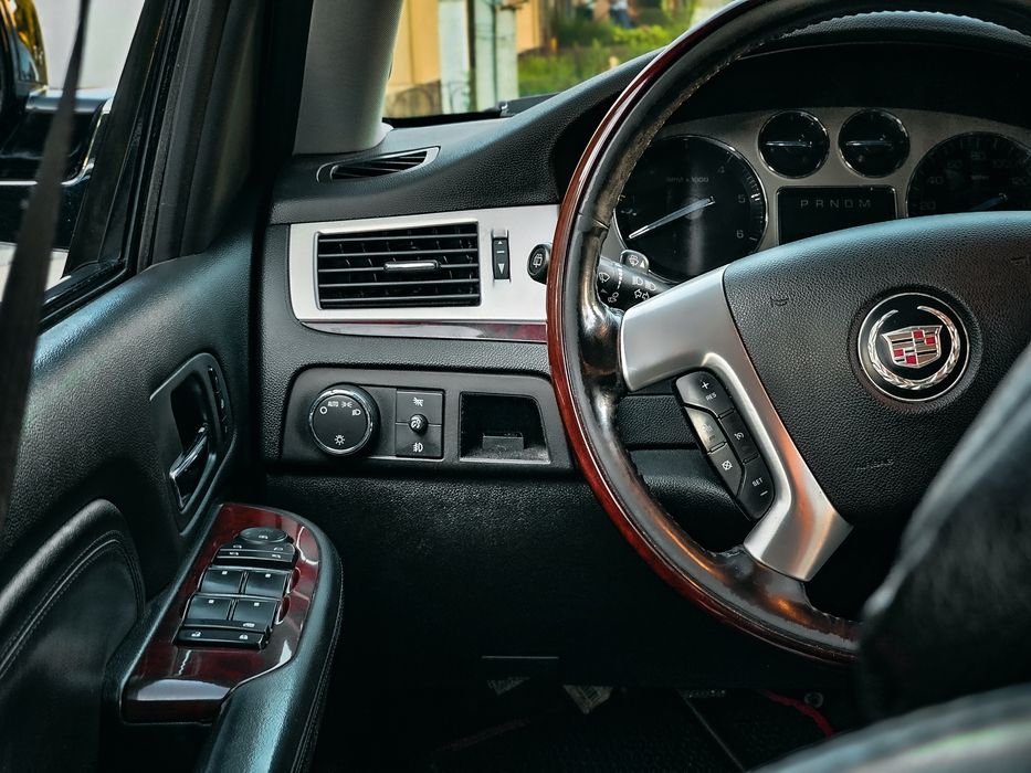 Cadillac Escalade 3