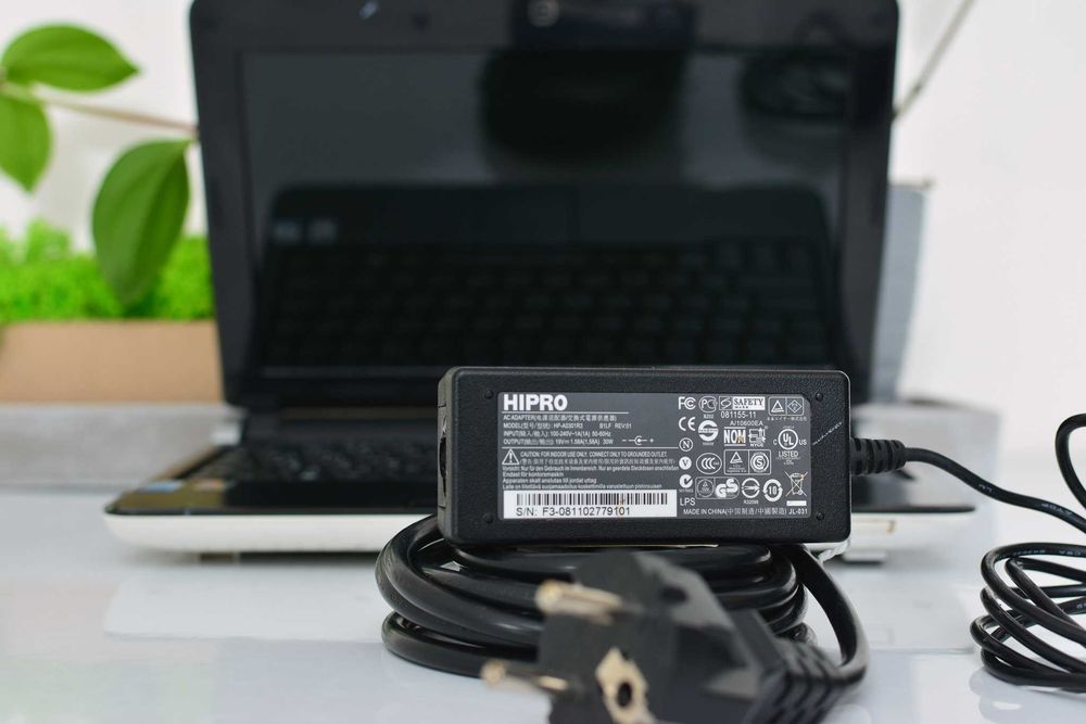 Нетбук Acer Aspire One KAV10 (прості задачі, батарея 6+ годин, готовий до роботи)