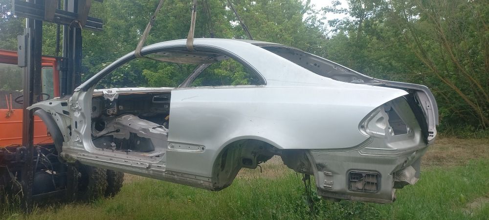 Кузов на розпил mercedes CLK w 209 кузовні деталі  209 цлк