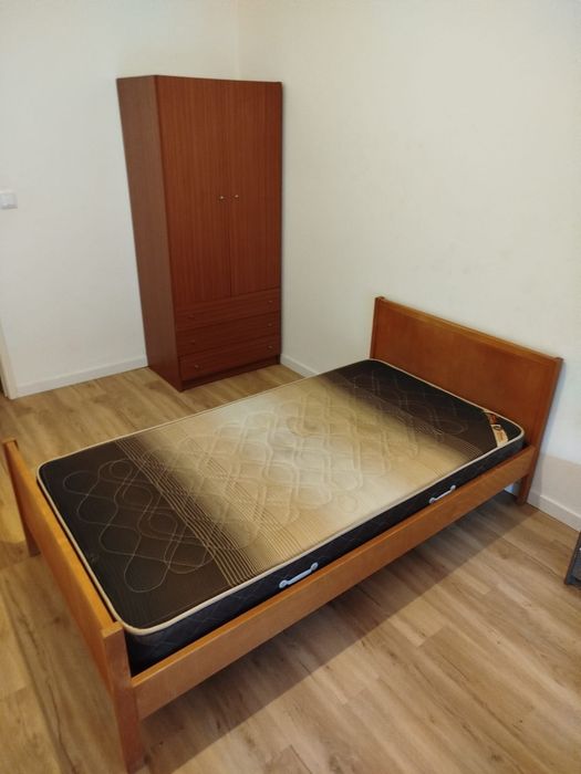 Aluguer Quarto Solteiro(a)
