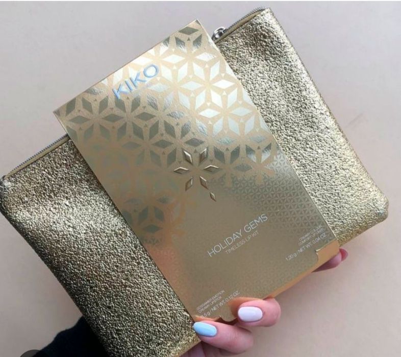 Продам косметичку нову Kiko