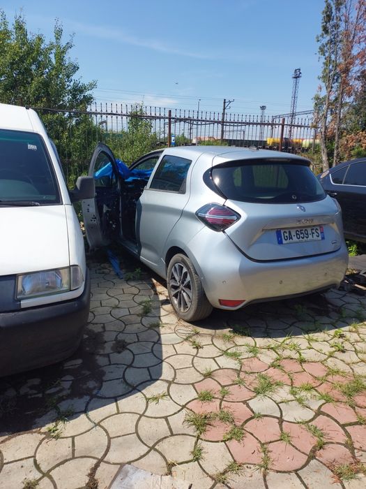 Батарея 52кв. на Рено Зоє  та інші запчастини