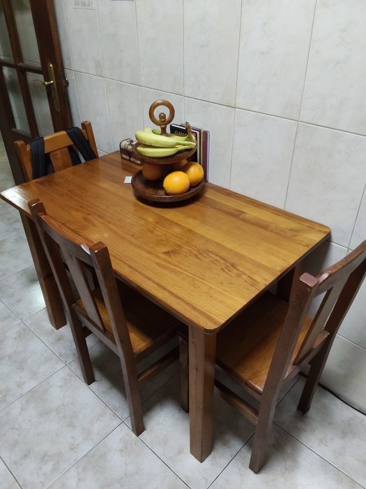 Mesa cozinha com cadeiras